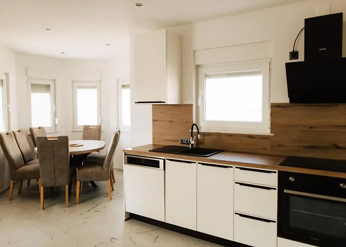 Golden Hour بيت للعطل *